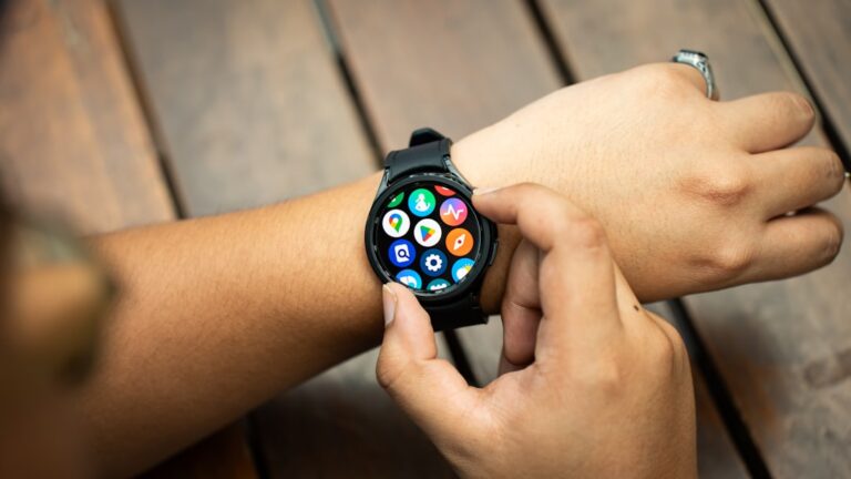 Exploring the World of Wearable Technology and Its Benefits